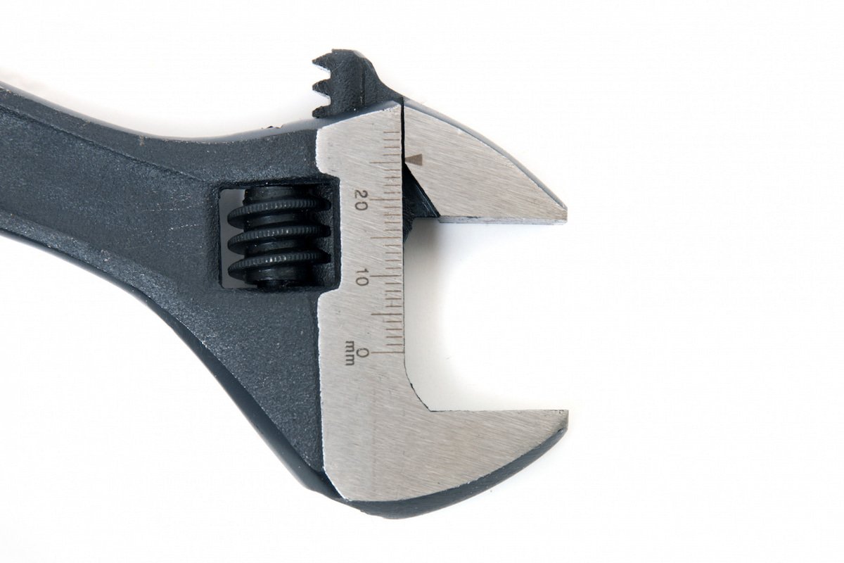 Kunci Inggris Standar (Adjustable Wrench)