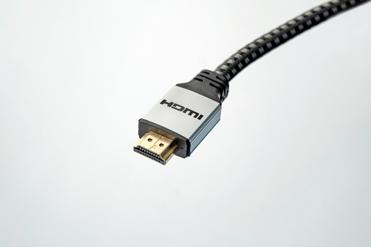 Menggunakan Kabel HDMI