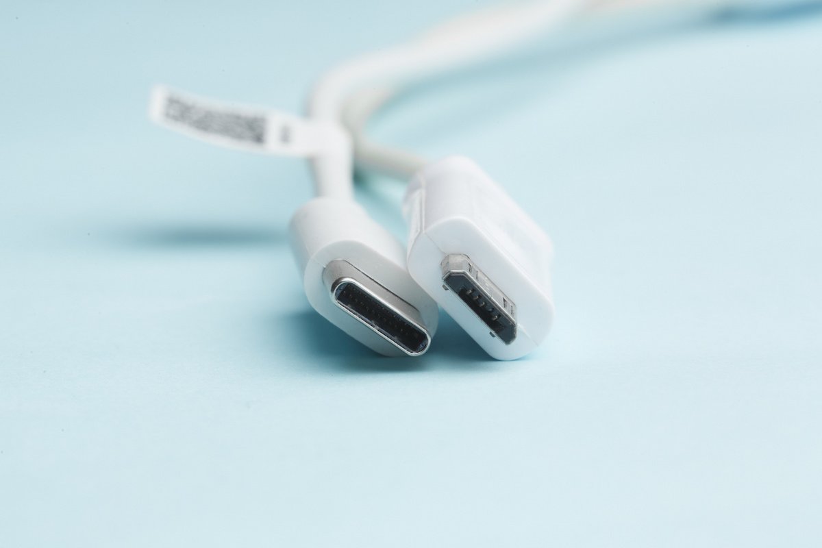 Menggunakan Kabel USB-C