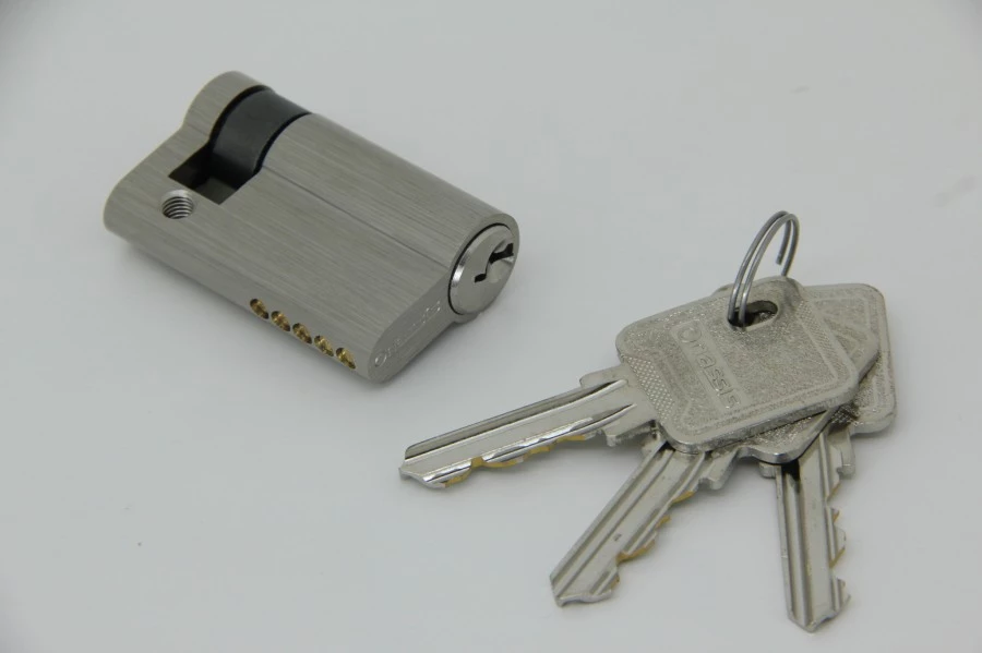 1. Kunci Silinder (Cylinder Lock)