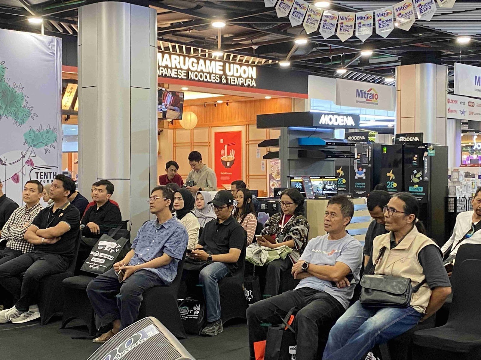 Antusias warga Bandung di Mitra10 Home Renovation Expo 