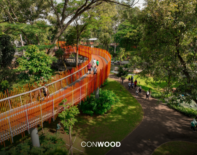 Di Tebet Eco Park, Conwood digunakan sebagai pelapis jalur pejalan kaki