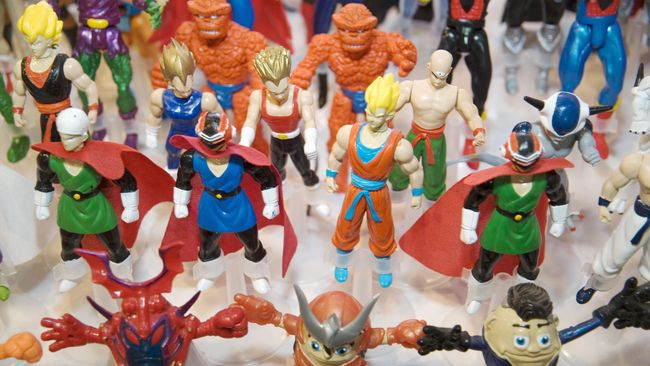 Kado valentine untuk cowok berupa action figure