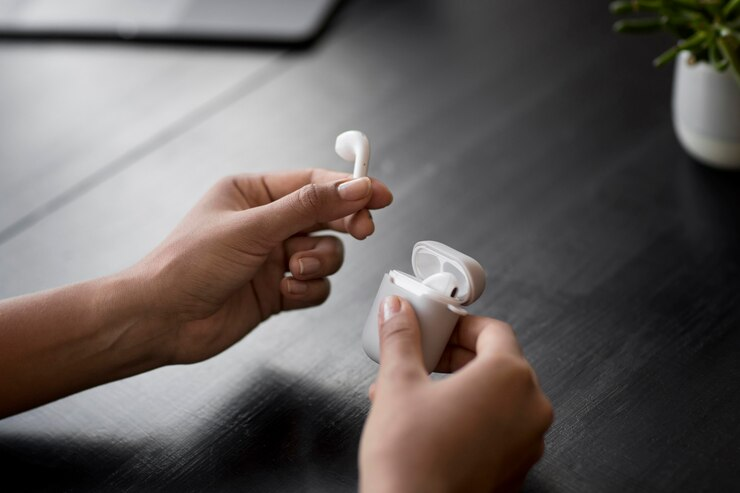 Kado valentine untuk cowok berupa earphone