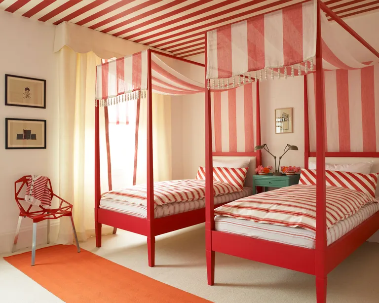 desain plafon kamar tidur motif garis-garis