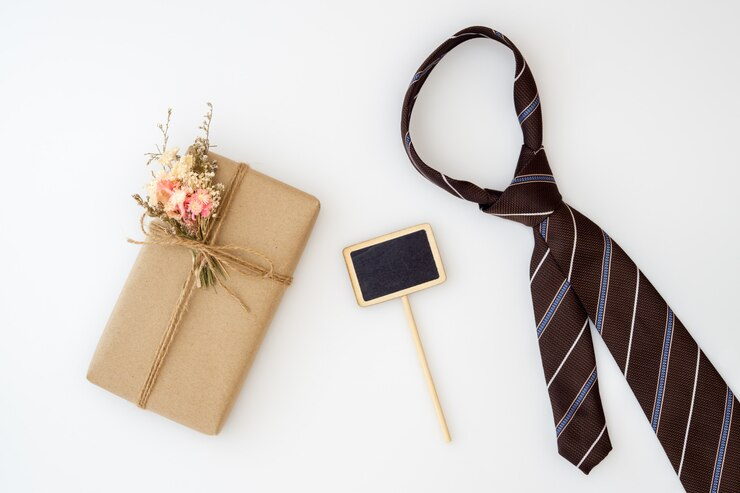 Kado valentine untuk cowok berupa dasi