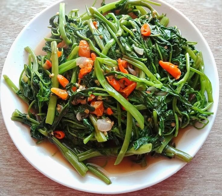 Menu makan siang sederhana : Tumis kangkung