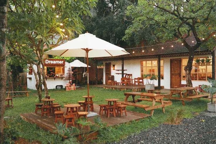 desain cafe outdoor halaman rumah