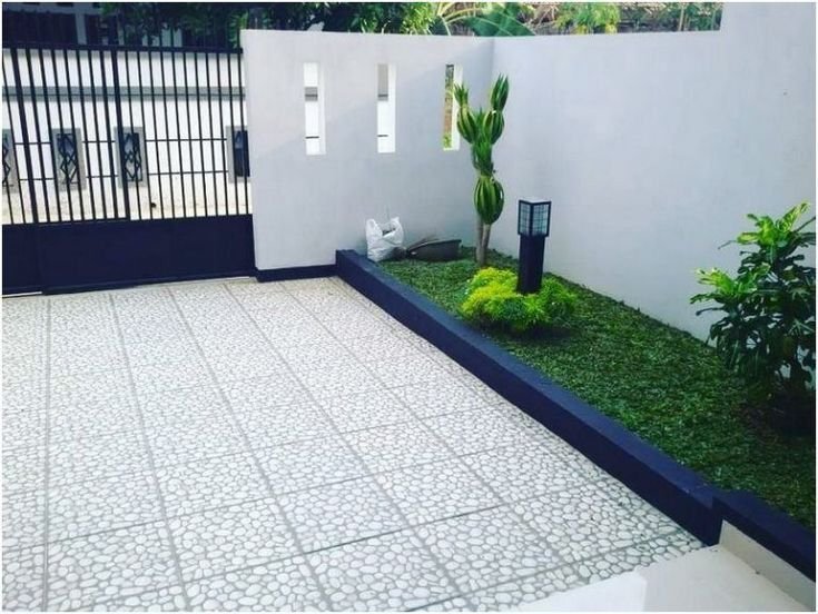Keramik teras rumah mewah motif bebatuan