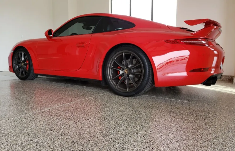 keramik garasi mobil mewah 