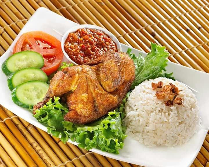 Menu buka puasa lauk pauk : ayam goreng