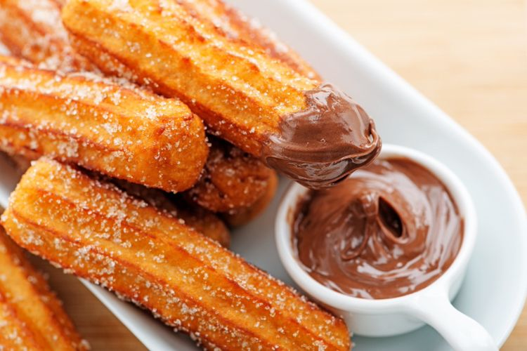 Aneka takjil kekinian : churros