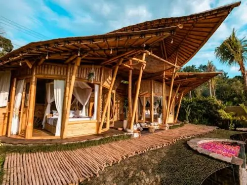 rumah bambu sederhana gaya kekinian