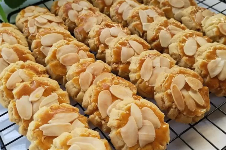 Kue lebaran kacang almond