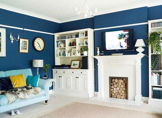Perpaduan Warna Biru Navy dan Putih