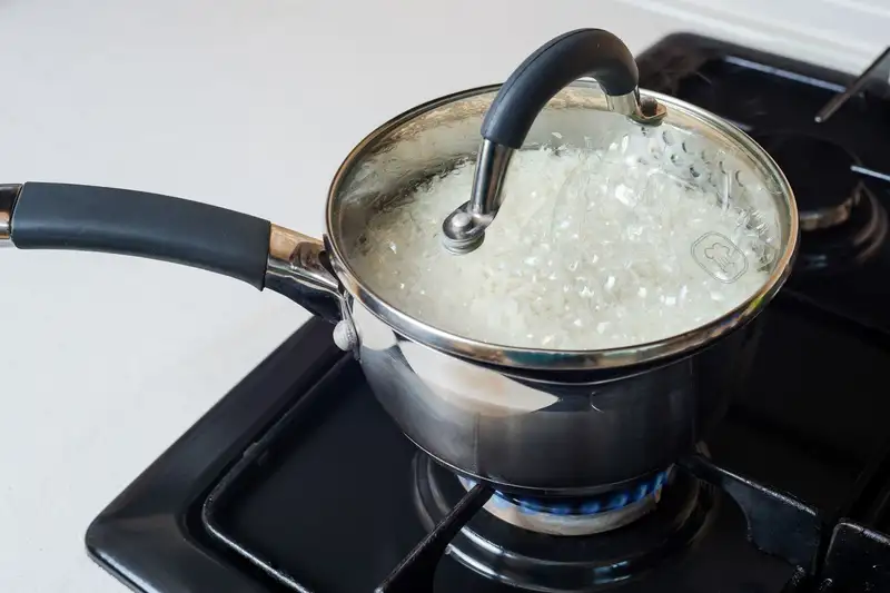 Tutup Panci dan Tunggu Hingga Mendidih | Cara Masak Nasi di Kompor