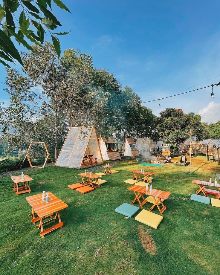 desain cafe outdoor halaman rumah konsep piknik