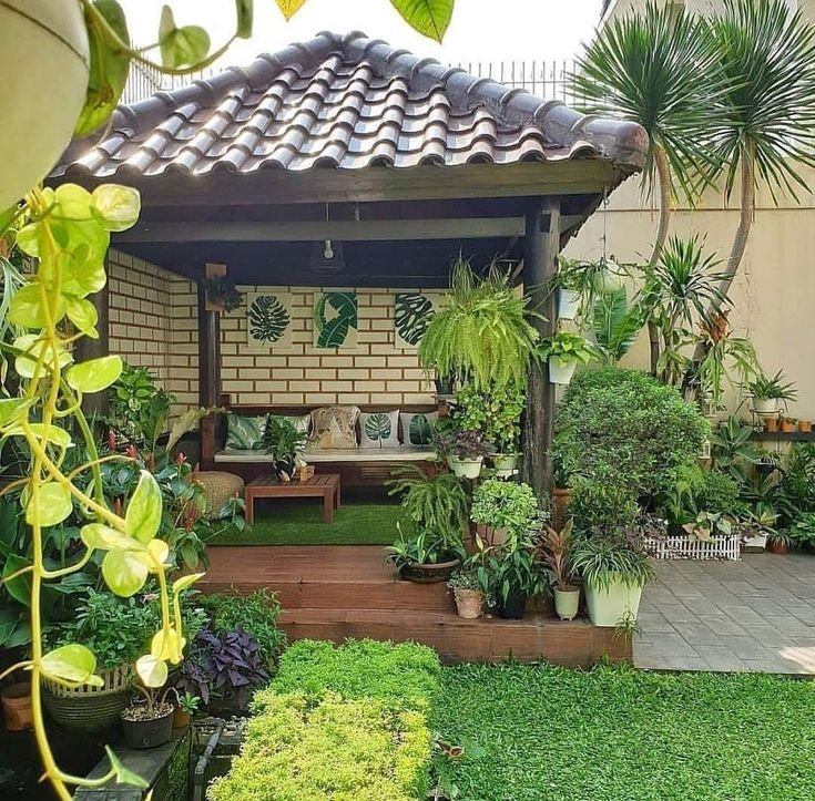 Taman dalam rumah dengan gazebo