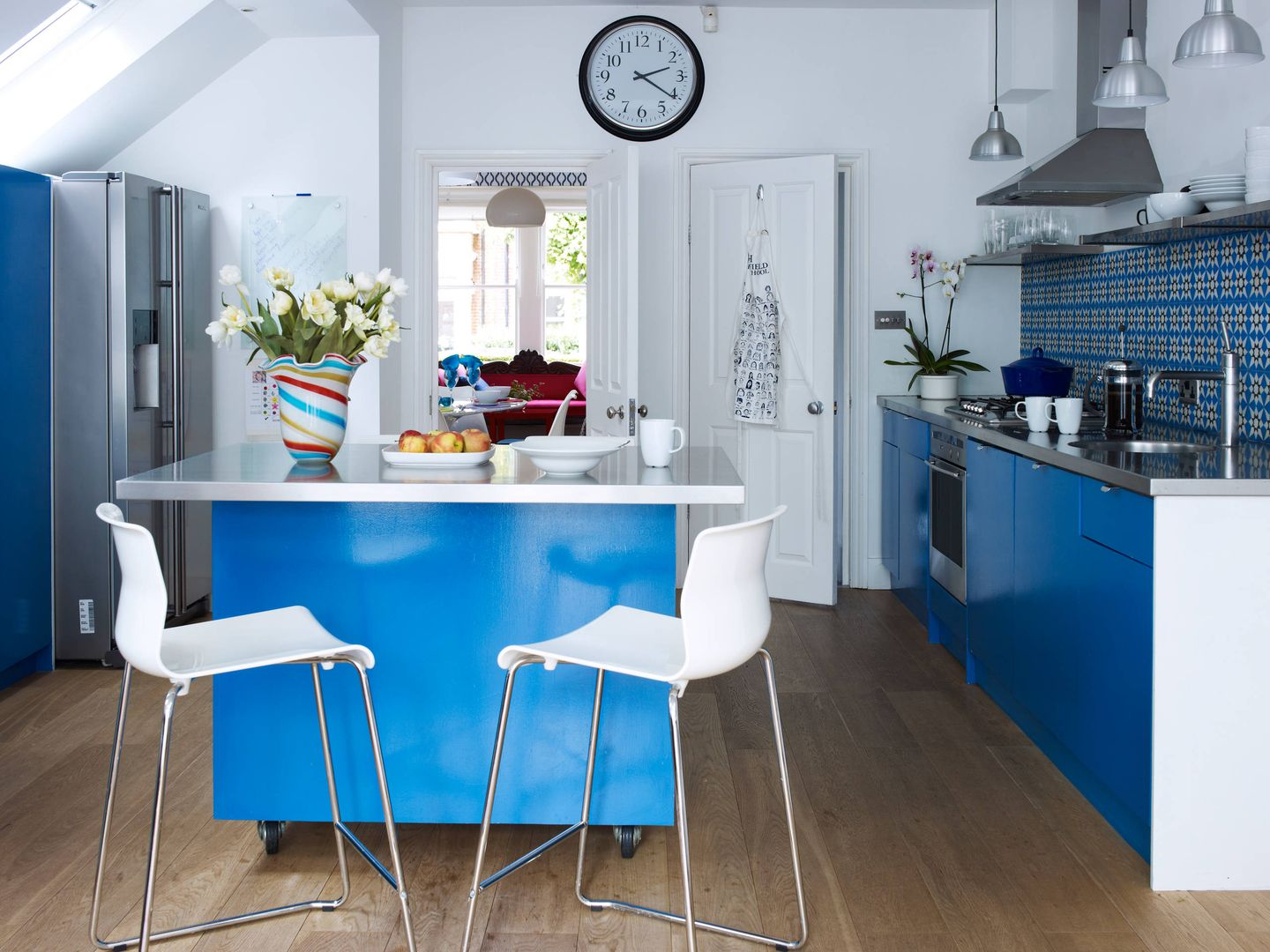 desain dapur minimalis 3x2 biru-putih 