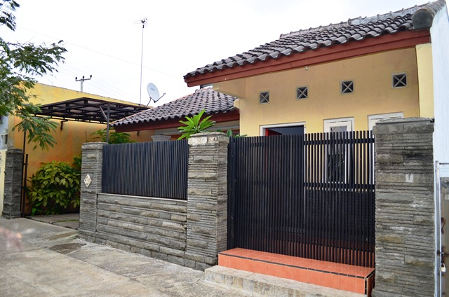 model batu alam dinding luar rumah