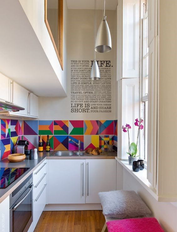 desain dapur minimalis 3x2 dengan wallpaper