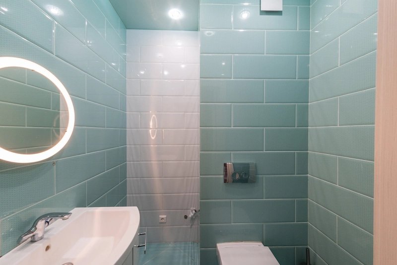 Keramik kamar mandi warna turquoise