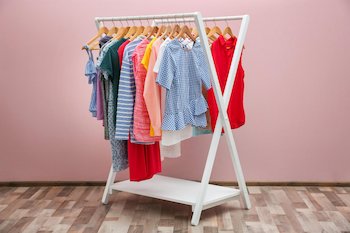 Gantungan Baju Rak dengan Model Segitiga