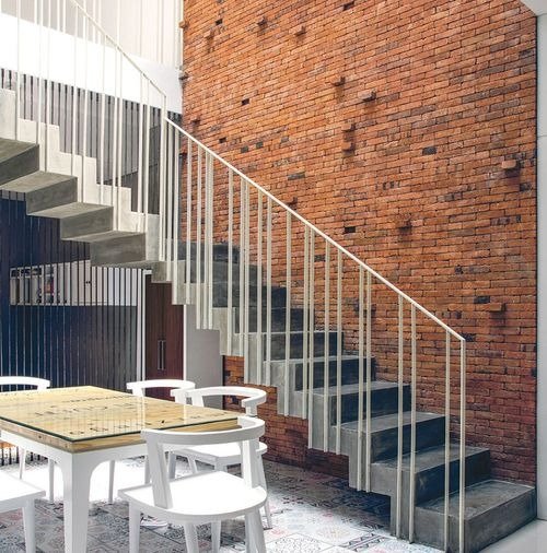 Tangga beton letter L