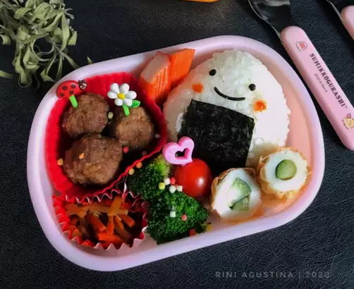 Nasi bento sederhana: Onogiri