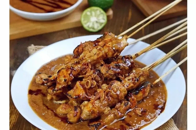 Menu buka puasa lauk pauk : sate ayam