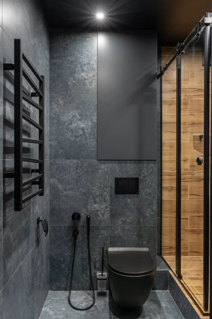 Desain Kamar Mandi Industrial serba hitam