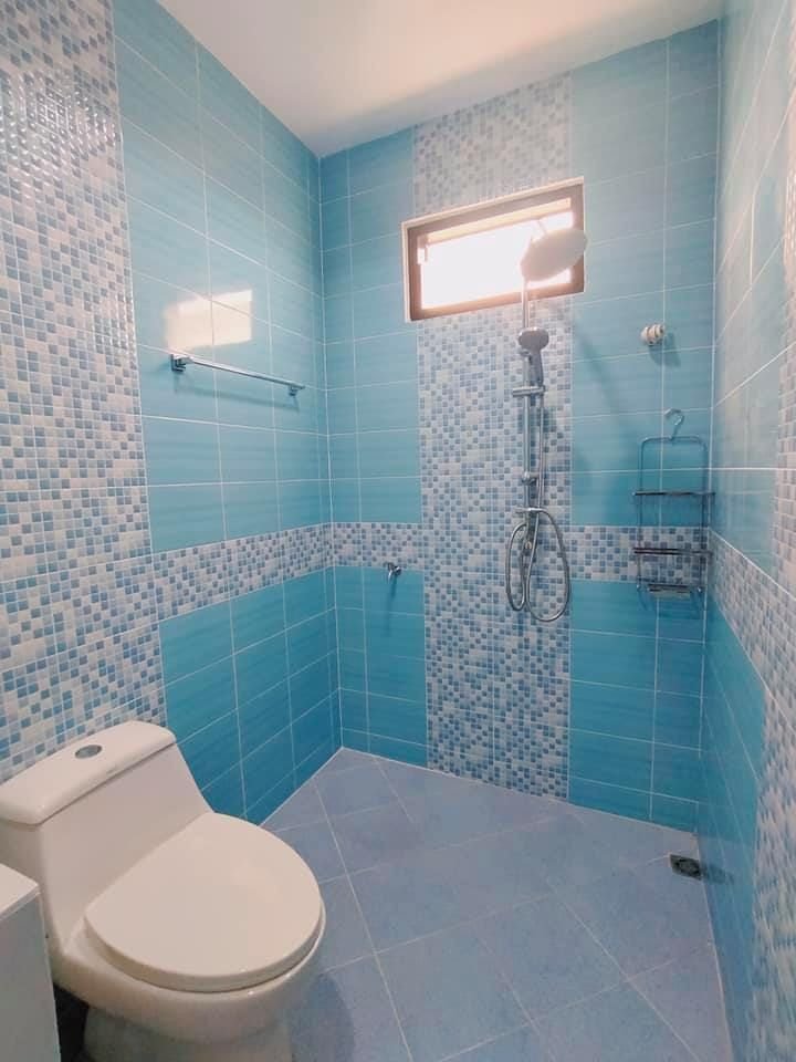 Kamar Mandi Biru Minimalis