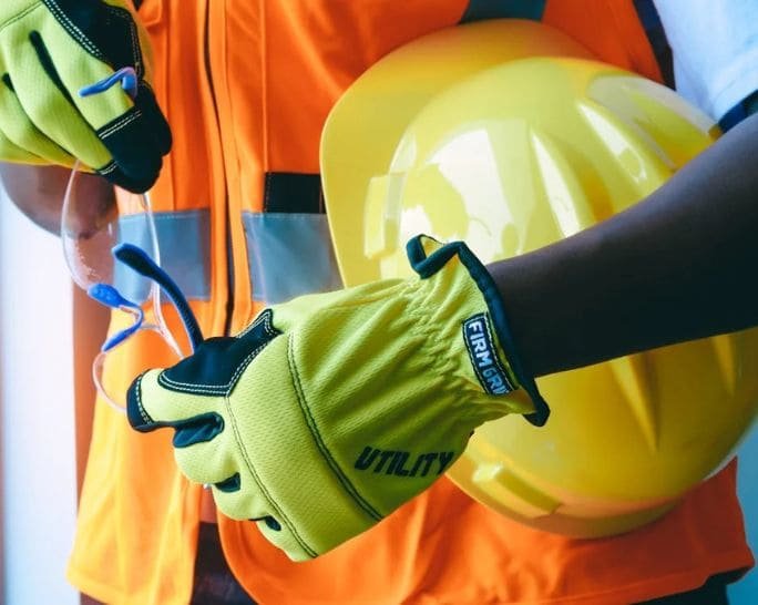 Persiapkan Peralatan dan Alat Pelindung Diri (APD)