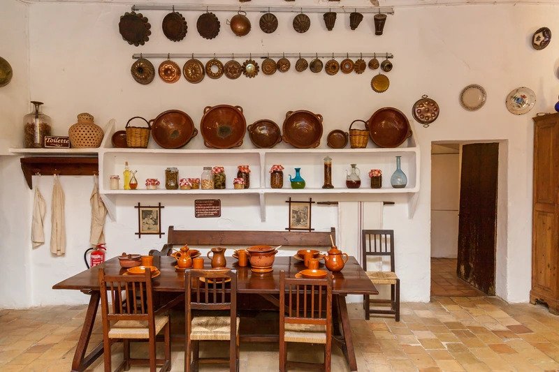 kombinasi warna cat cream dan coklat bagian luar dan dalam