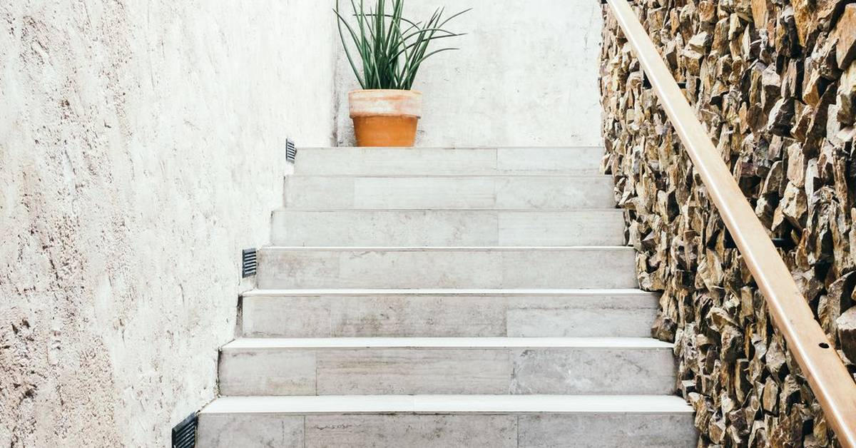 tips memilih keramik untuk tangga keramik tangga batu alam