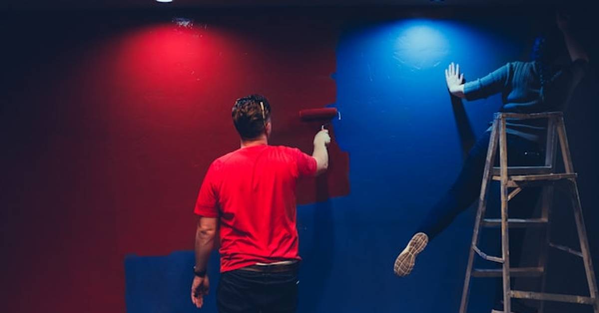 Perbedaan Cat Interior dan Eksterior: Mana yang Tepat untuk Rumah Anda?