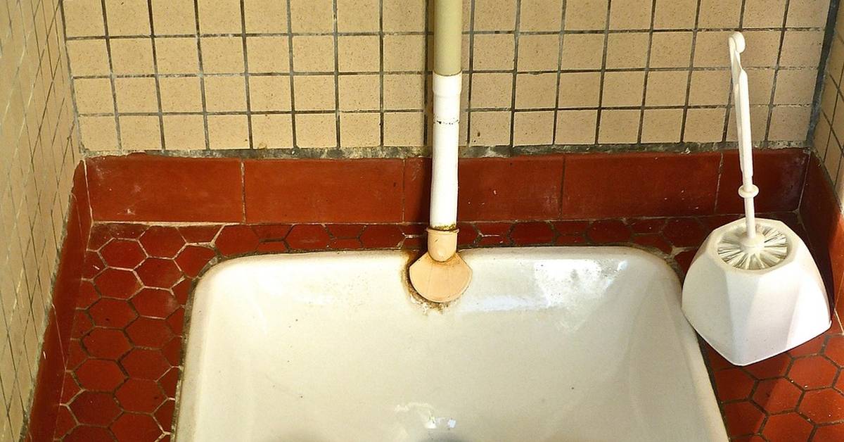 Cara Memasang Kloset Jongkok ke Pipa Pembuangan dengan Benar